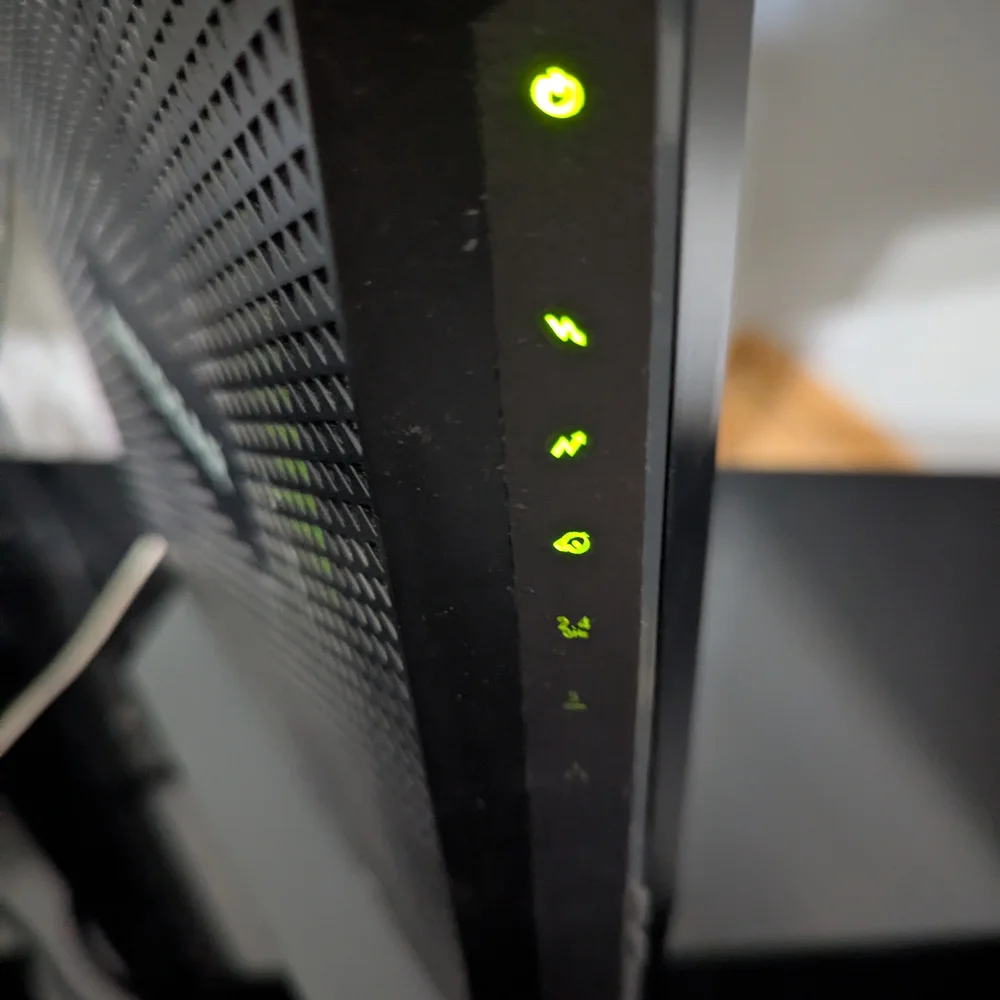 Netgear Nighthawk AC1900 Modem Router - Picture 6 of 10